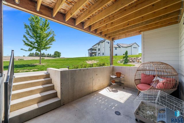 7317 E Misty Knoll Cir Circle, Sioux Falls, SD 57110