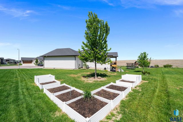 7317 E Misty Knoll Cir Circle, Sioux Falls, SD 57110