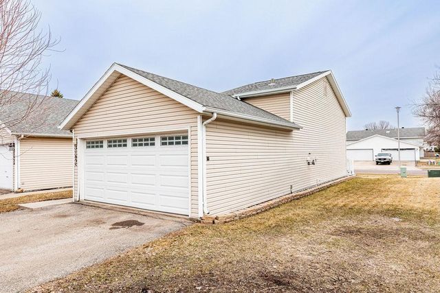 3163 17th Street S C, Fargo, ND 58103