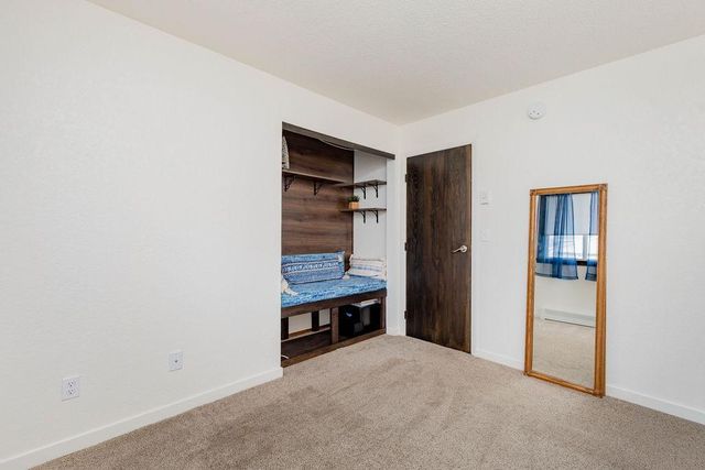 3163 17th Street S C, Fargo, ND 58103