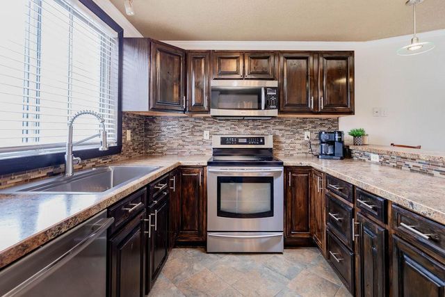 3163 17th Street S C, Fargo, ND 58103