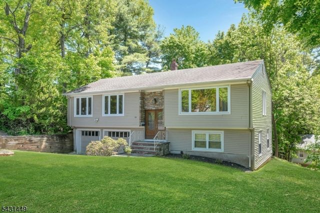34 Bear Brook Ln, Livingston Twp., NJ 07039