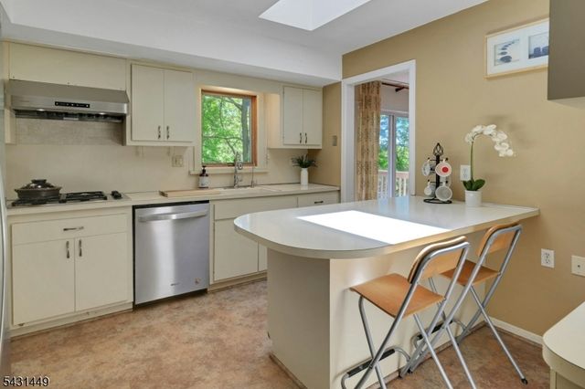 34 Bear Brook Ln, Livingston Twp., NJ 07039