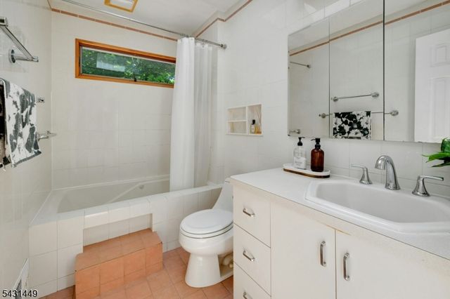 34 Bear Brook Ln, Livingston Twp., NJ 07039