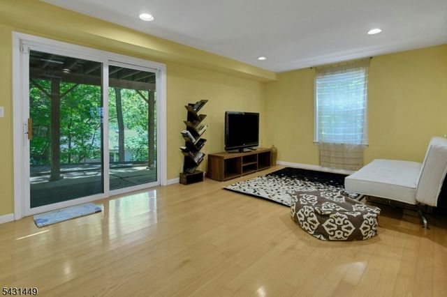34 Bear Brook Ln, Livingston Twp., NJ 07039