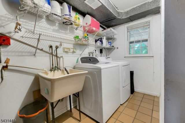 34 Bear Brook Ln, Livingston Twp., NJ 07039