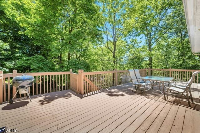 34 Bear Brook Ln, Livingston Twp., NJ 07039