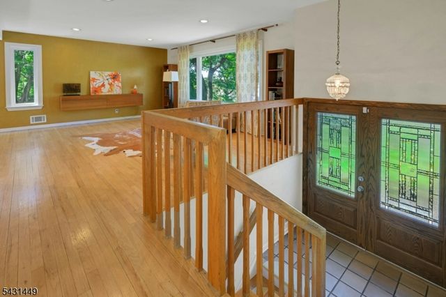 34 Bear Brook Ln, Livingston Twp., NJ 07039