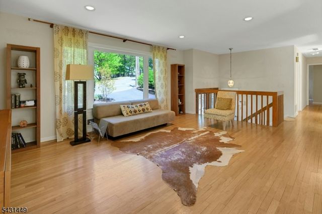 34 Bear Brook Ln, Livingston Twp., NJ 07039