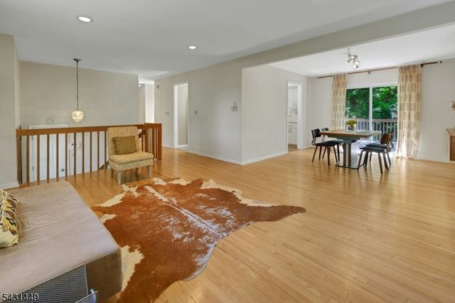 34 Bear Brook Ln, Livingston Twp., NJ 07039