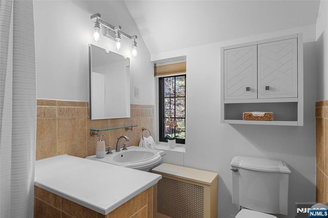 1 Byrne Lane 10, Tenafly, NJ 07670