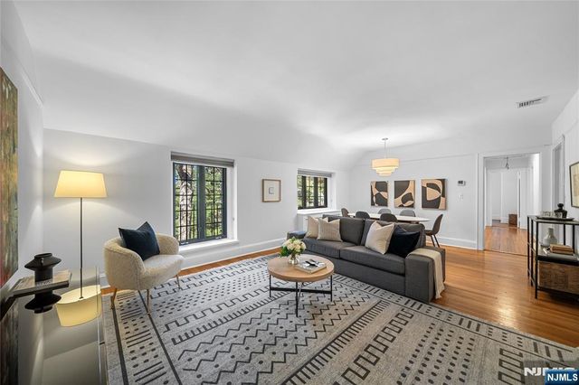 1 Byrne Lane 10, Tenafly, NJ 07670