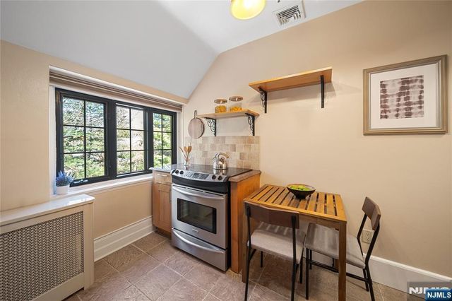1 Byrne Lane 10, Tenafly, NJ 07670