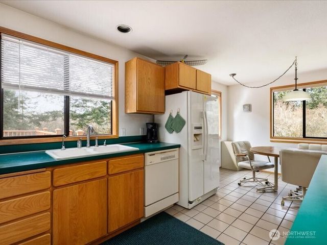 2047 Briarwood Drive, Oak Harbor, WA 98277