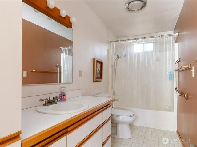 2047 Briarwood Drive, Oak Harbor, WA 98277