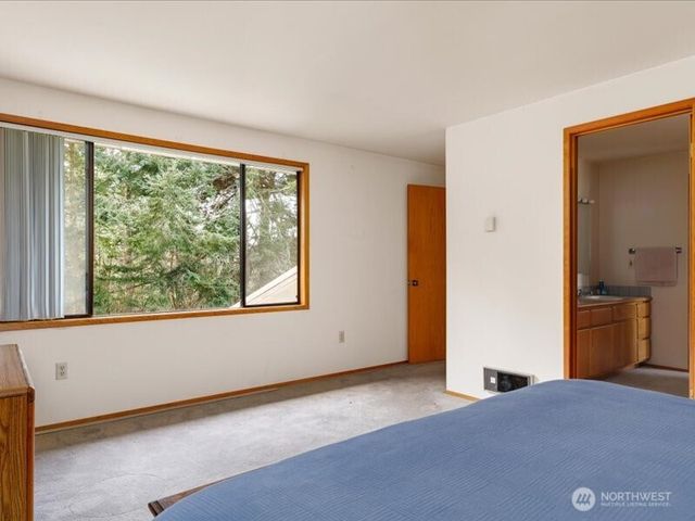 2047 Briarwood Drive, Oak Harbor, WA 98277