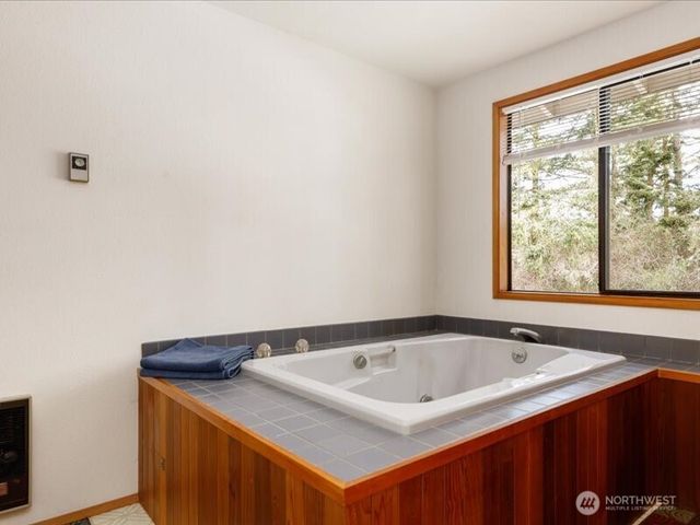 2047 Briarwood Drive, Oak Harbor, WA 98277