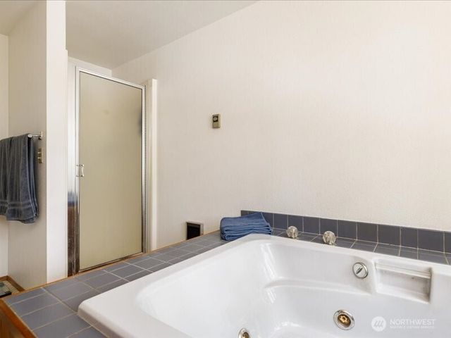 2047 Briarwood Drive, Oak Harbor, WA 98277