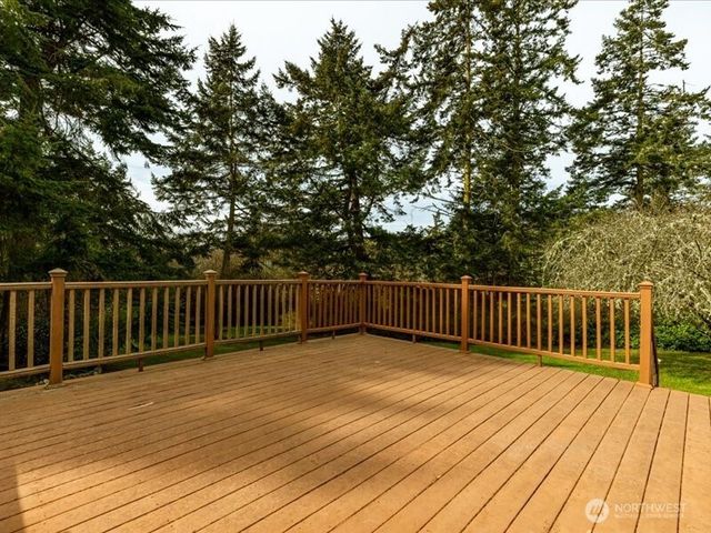 2047 Briarwood Drive, Oak Harbor, WA 98277