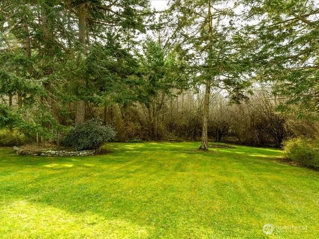 2047 Briarwood Drive, Oak Harbor, WA 98277