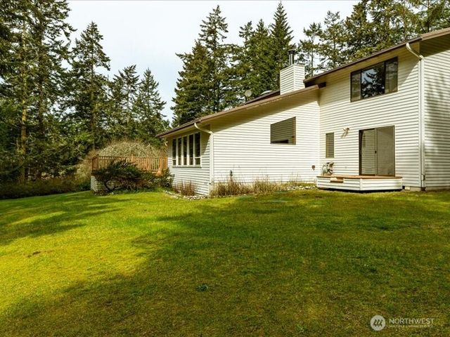 2047 Briarwood Drive, Oak Harbor, WA 98277