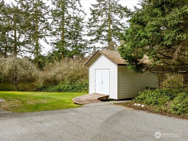 2047 Briarwood Drive, Oak Harbor, WA 98277