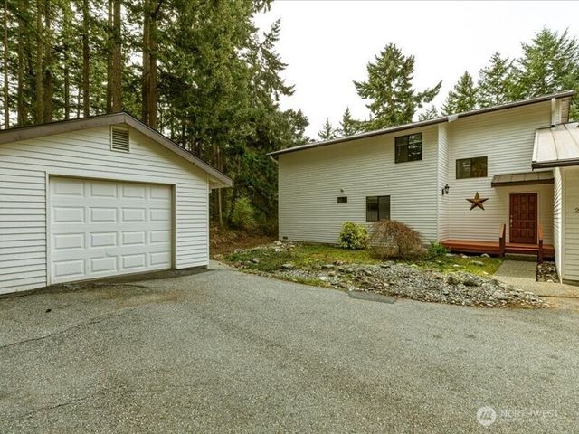 2047 Briarwood Drive, Oak Harbor, WA 98277