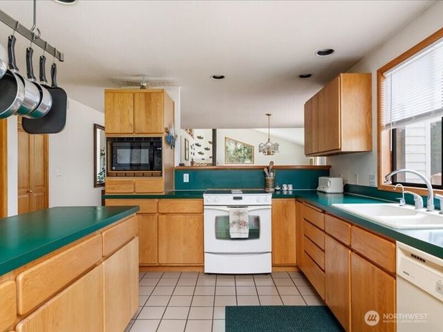 2047 Briarwood Drive, Oak Harbor, WA 98277