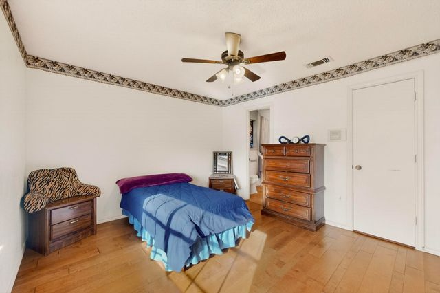 922 S Greenstone Lane, Duncanville, TX 75137