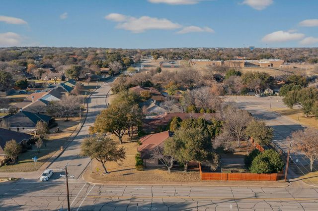 922 S Greenstone Lane, Duncanville, TX 75137