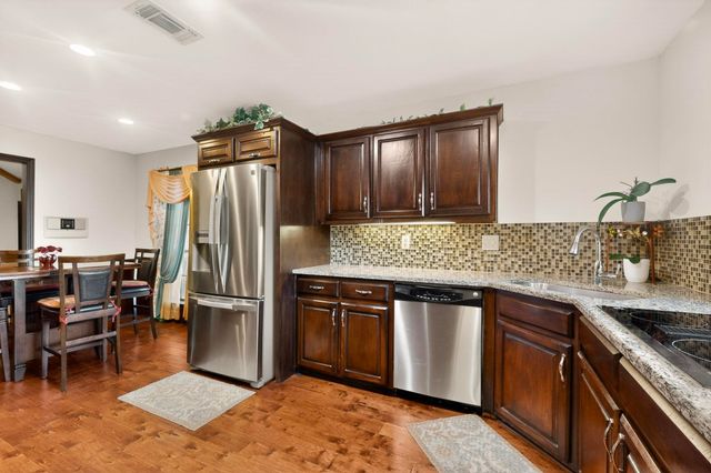 922 S Greenstone Lane, Duncanville, TX 75137