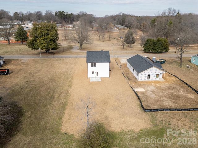 1816 E Greenbriar Road, Statesville, NC 28625