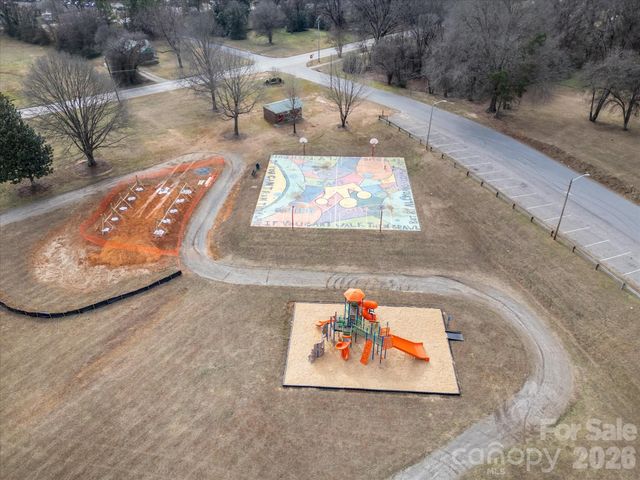 1816 E Greenbriar Road, Statesville, NC 28625