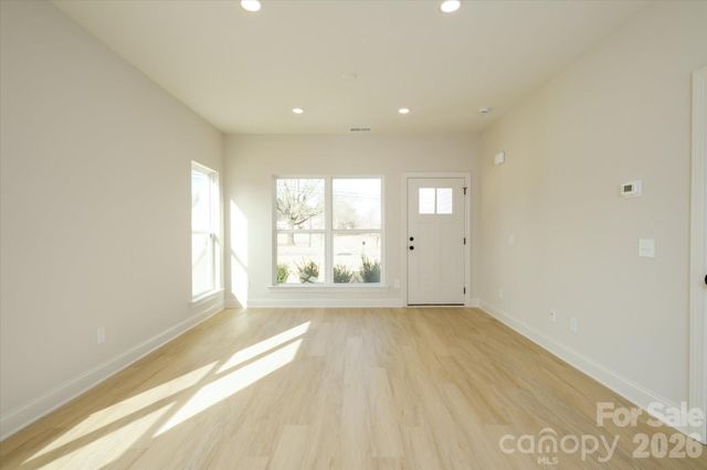 1816 E Greenbriar Road, Statesville, NC 28625