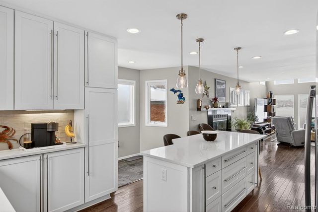 6780 Desmond Road, Waterford, MI 48329