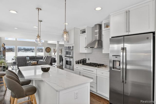 6780 Desmond Road, Waterford, MI 48329