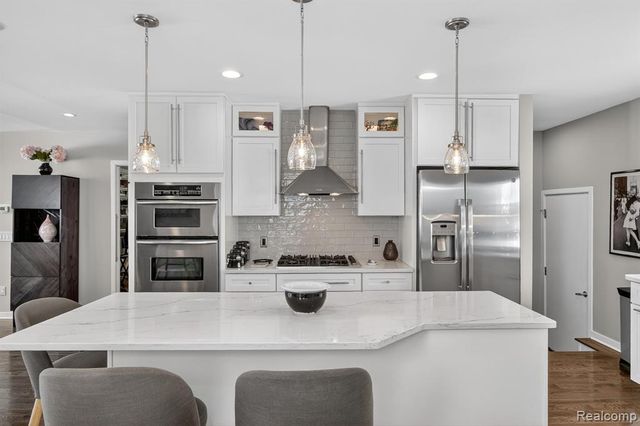 6780 Desmond Road, Waterford, MI 48329