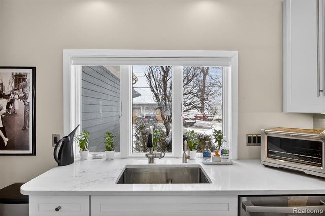 6780 Desmond Road, Waterford, MI 48329