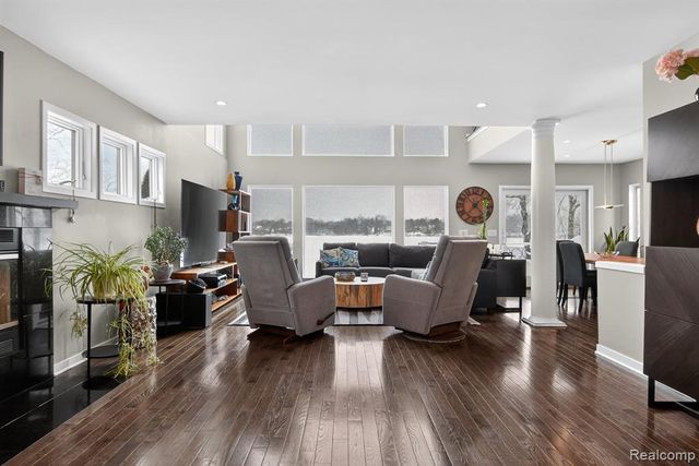 6780 Desmond Road, Waterford, MI 48329