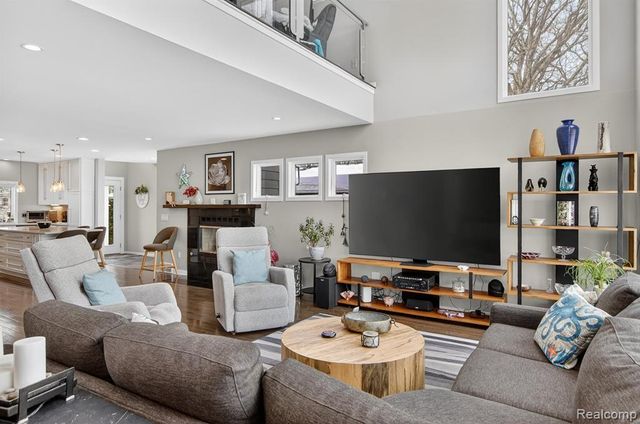 6780 Desmond Road, Waterford, MI 48329