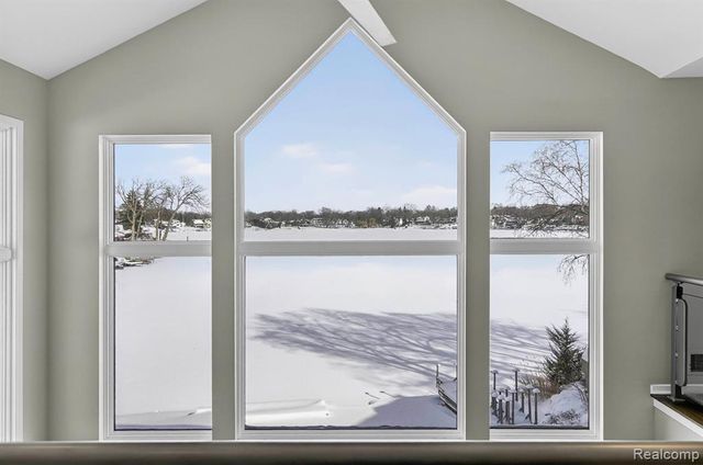 6780 Desmond Road, Waterford, MI 48329