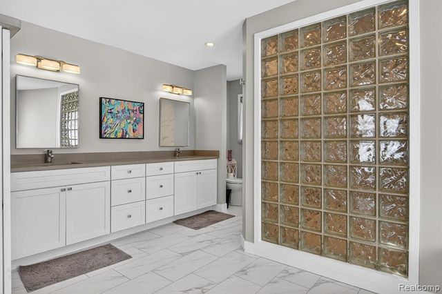 6780 Desmond Road, Waterford, MI 48329