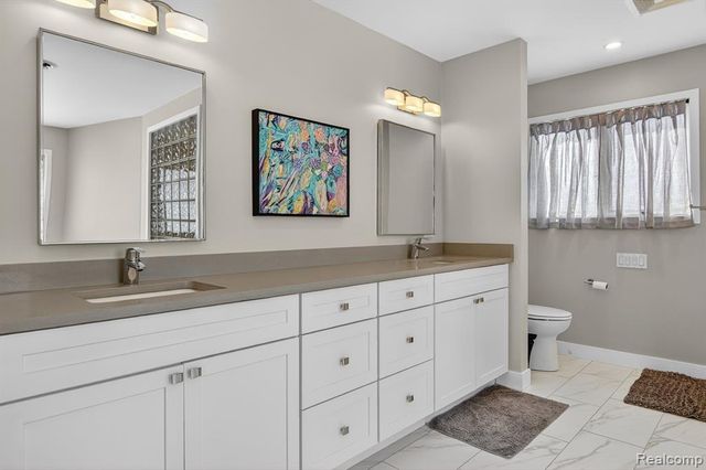 6780 Desmond Road, Waterford, MI 48329