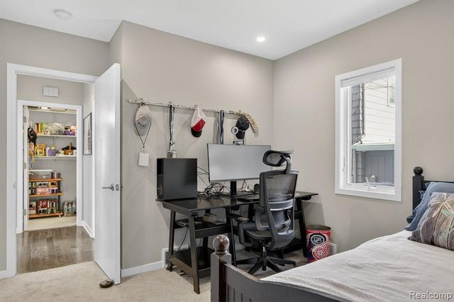 6780 Desmond Road, Waterford, MI 48329