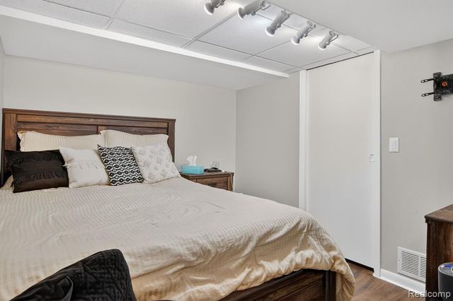 6780 Desmond Road, Waterford, MI 48329