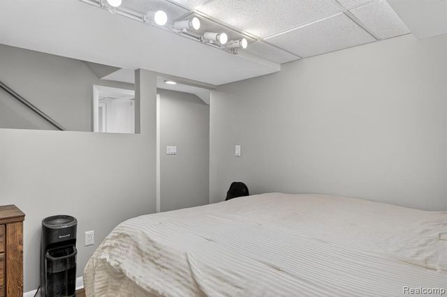 6780 Desmond Road, Waterford, MI 48329