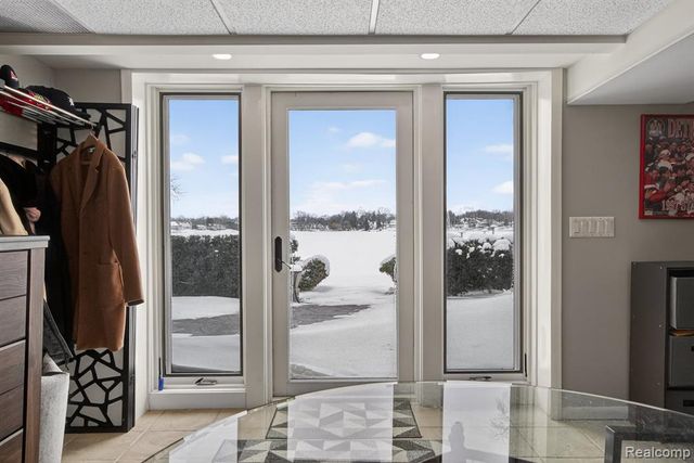 6780 Desmond Road, Waterford, MI 48329