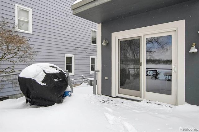 6780 Desmond Road, Waterford, MI 48329