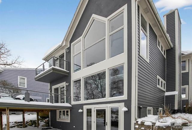 6780 Desmond Road, Waterford, MI 48329