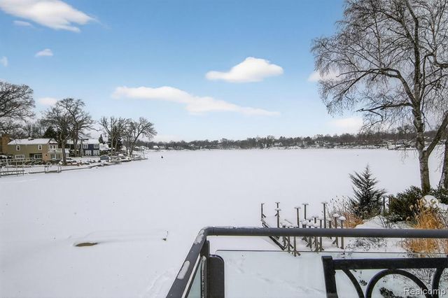 6780 Desmond Road, Waterford, MI 48329